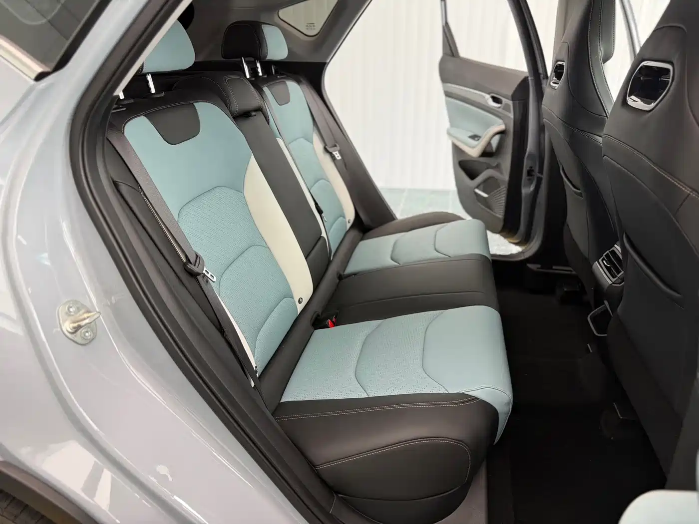 Geely Emgrand S 2022 2022 1.4T CVT Crossover Player