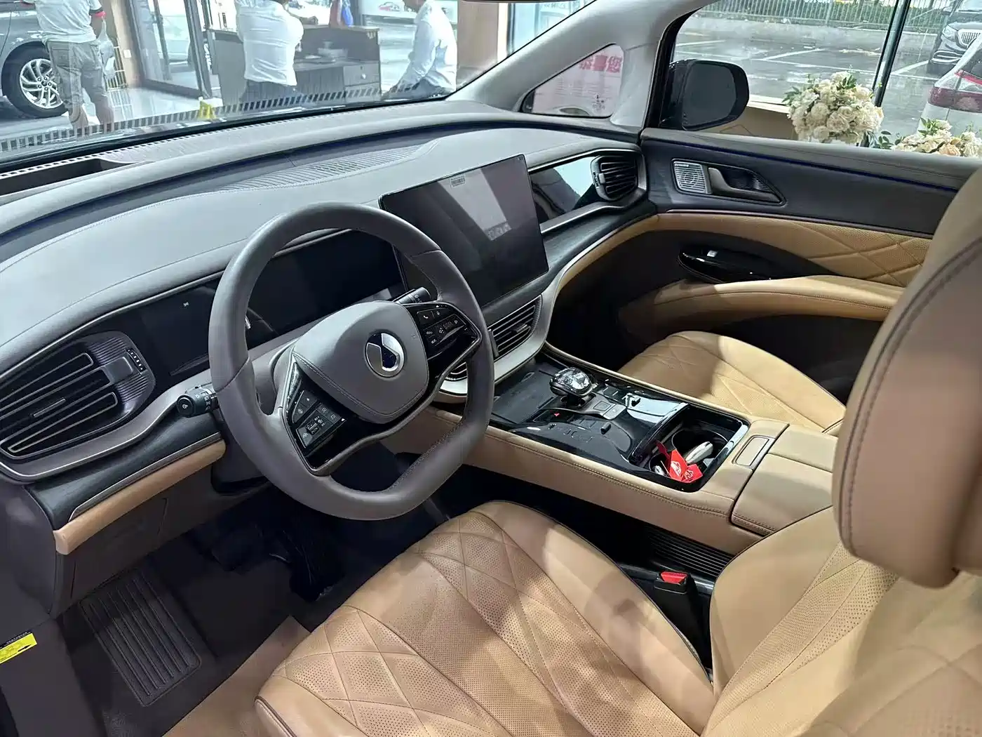 Denza D9 2022 DM-i 970 AWD Flagship фото 11