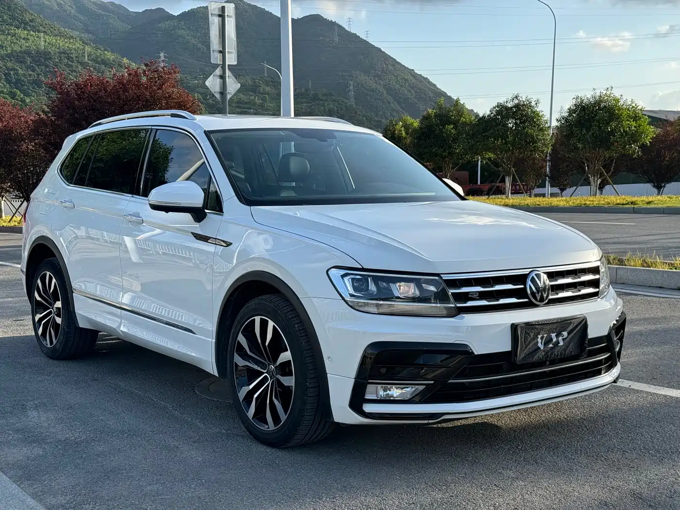 Volkswagen Tiguan L 2021 330TSI Automatic 2WD R-Line Premium фото 3