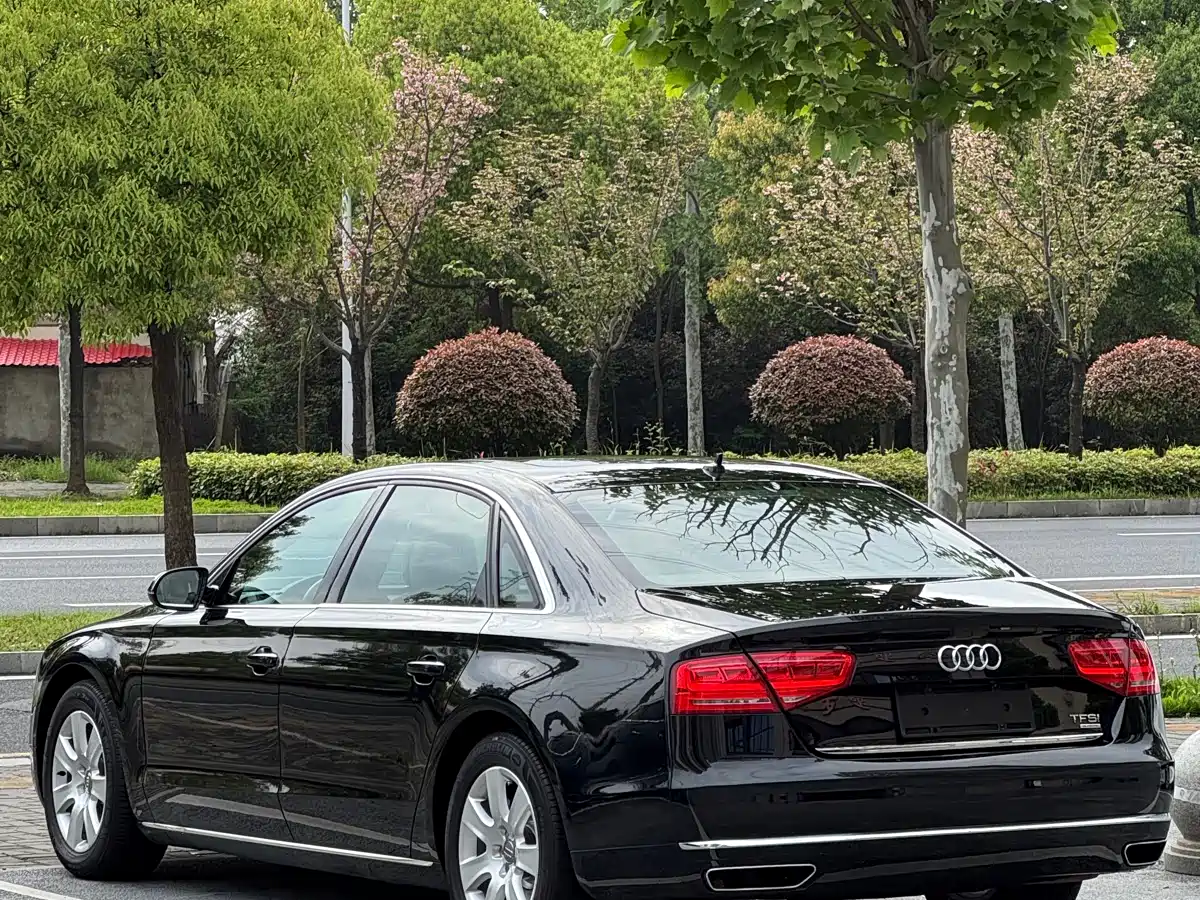 Audi A8 2012 A8L 45 TFSI quattro Luxury фото 6
