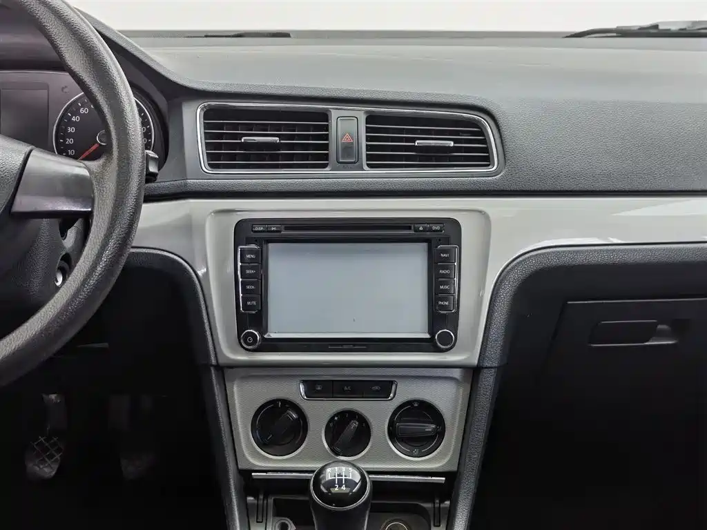 Volkswagen Lavida Tour 2013 1.6L Manual Comfort фото 12