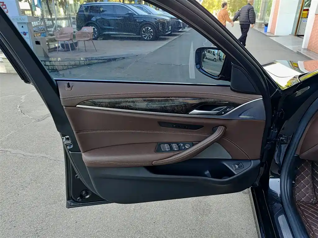 BMW 5 Series 2021 530Li Leading Luxury Package фото 6