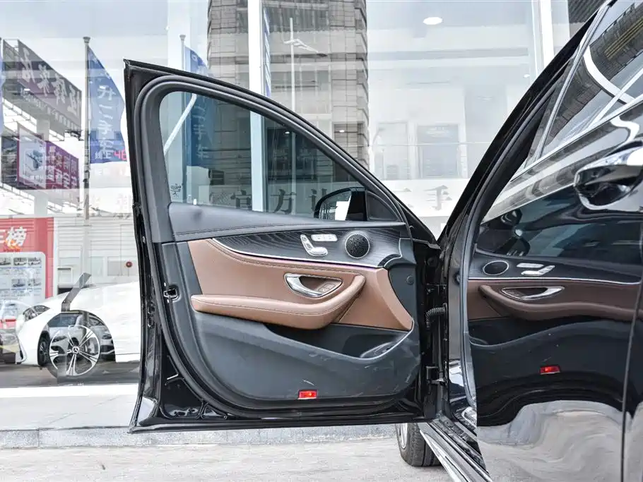 Mercedes-Benz E-Class 2022 E 300 L Sport Fashion фото 8