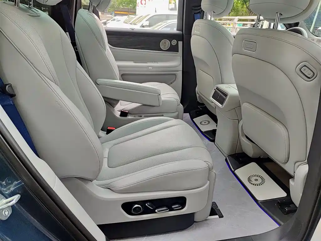AITO Wenjie AITO M9 2025 Extended Range Max 52kWh 6-Seater фото 11