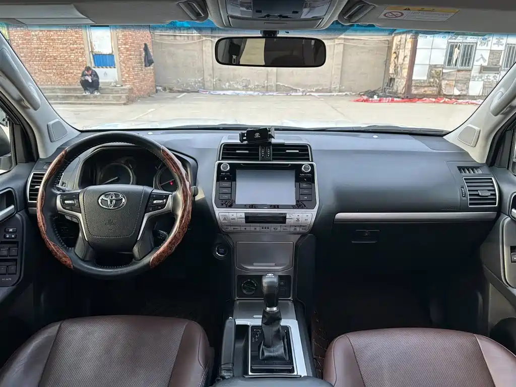 TOYOTA PRADO