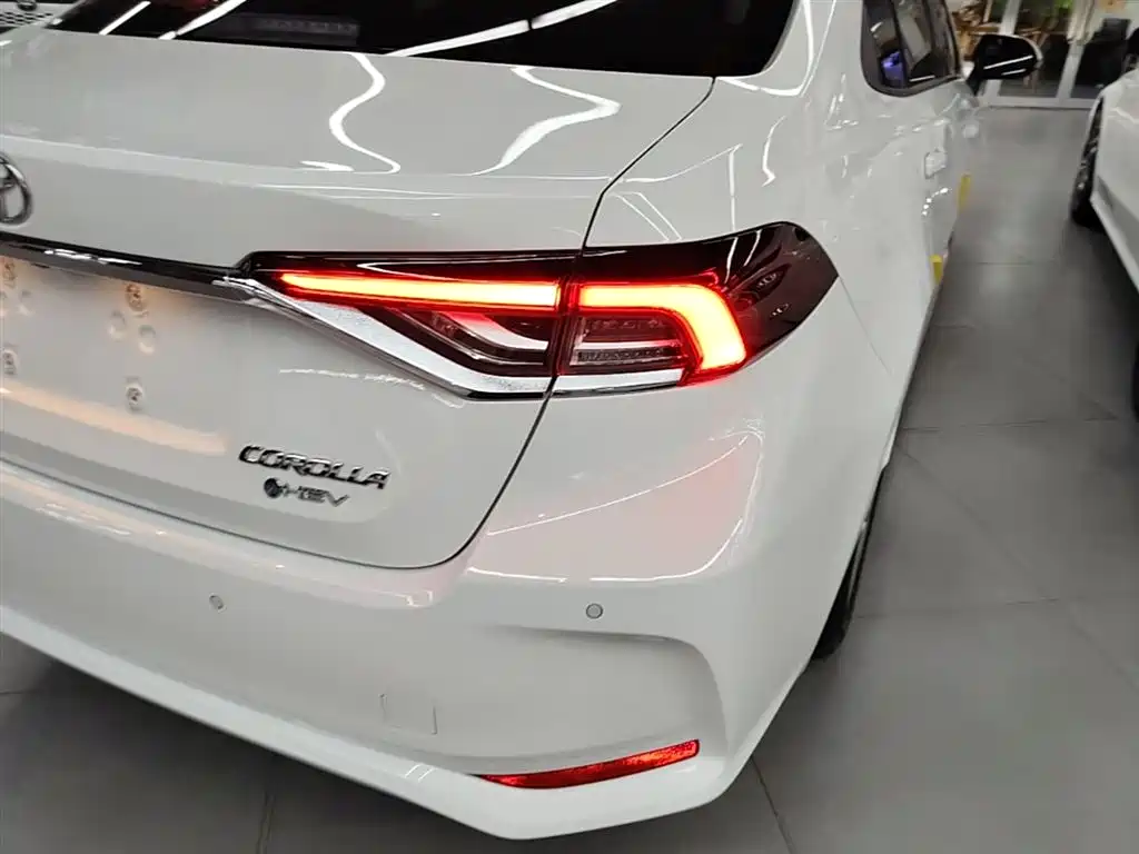 Toyota Corolla 2024 Model 1.8L Smart Hybrid Elite Edition фото 8