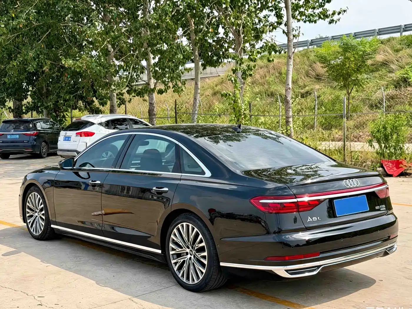 Photo 4 - Audi A8