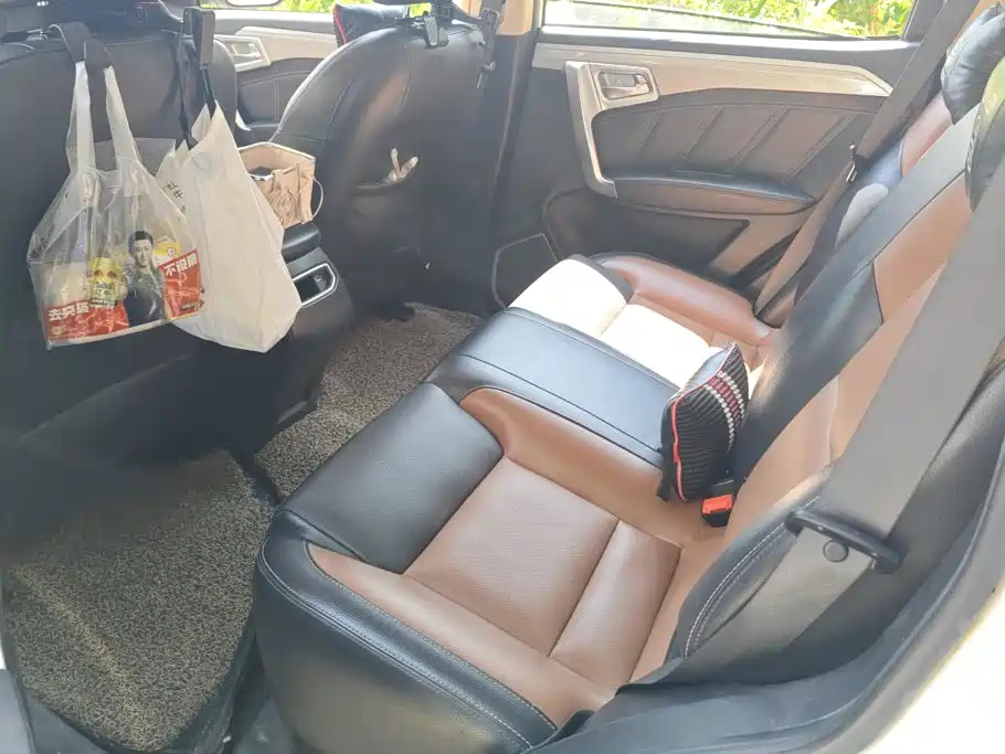 Photo 11 - Geely Emgrand X6