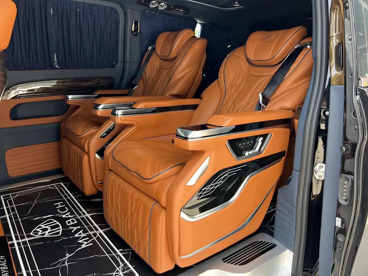 Mercedes-Benz Vito 2023 2.0T Business 7-Seater фото 4
