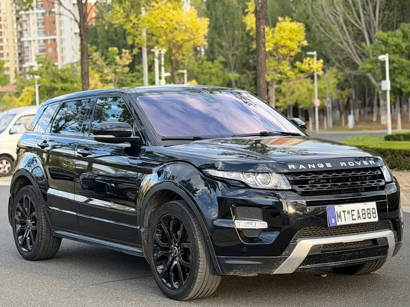 Land Rover Range Rover Evoque (Import) 2011 2012 2.0T 5-door Dynamic Edition