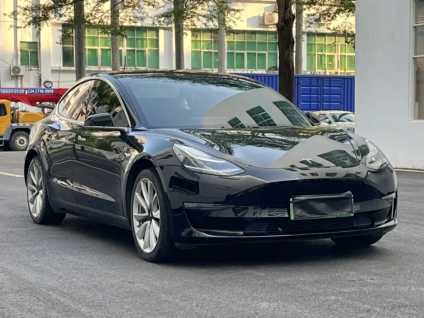 Фото 3 - Tesla Model 3