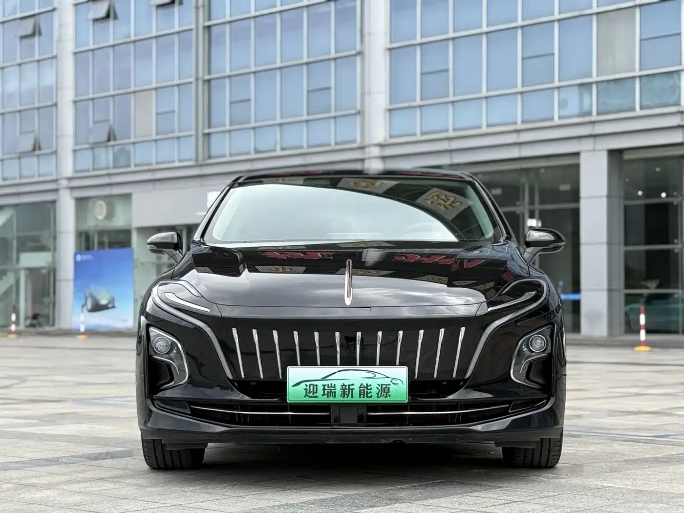 Hongqi HONGQI E QM5