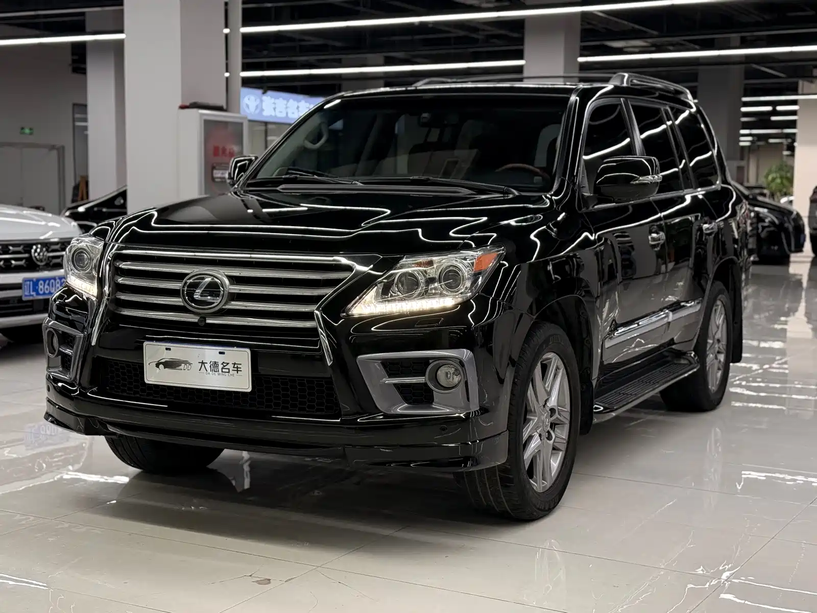 Фото 1 - Lexus LX