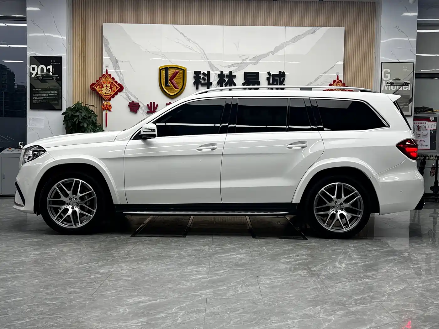 Mercedes-Benz GLS AMG 2017 2017 AMG GLS 63 4MATIC
