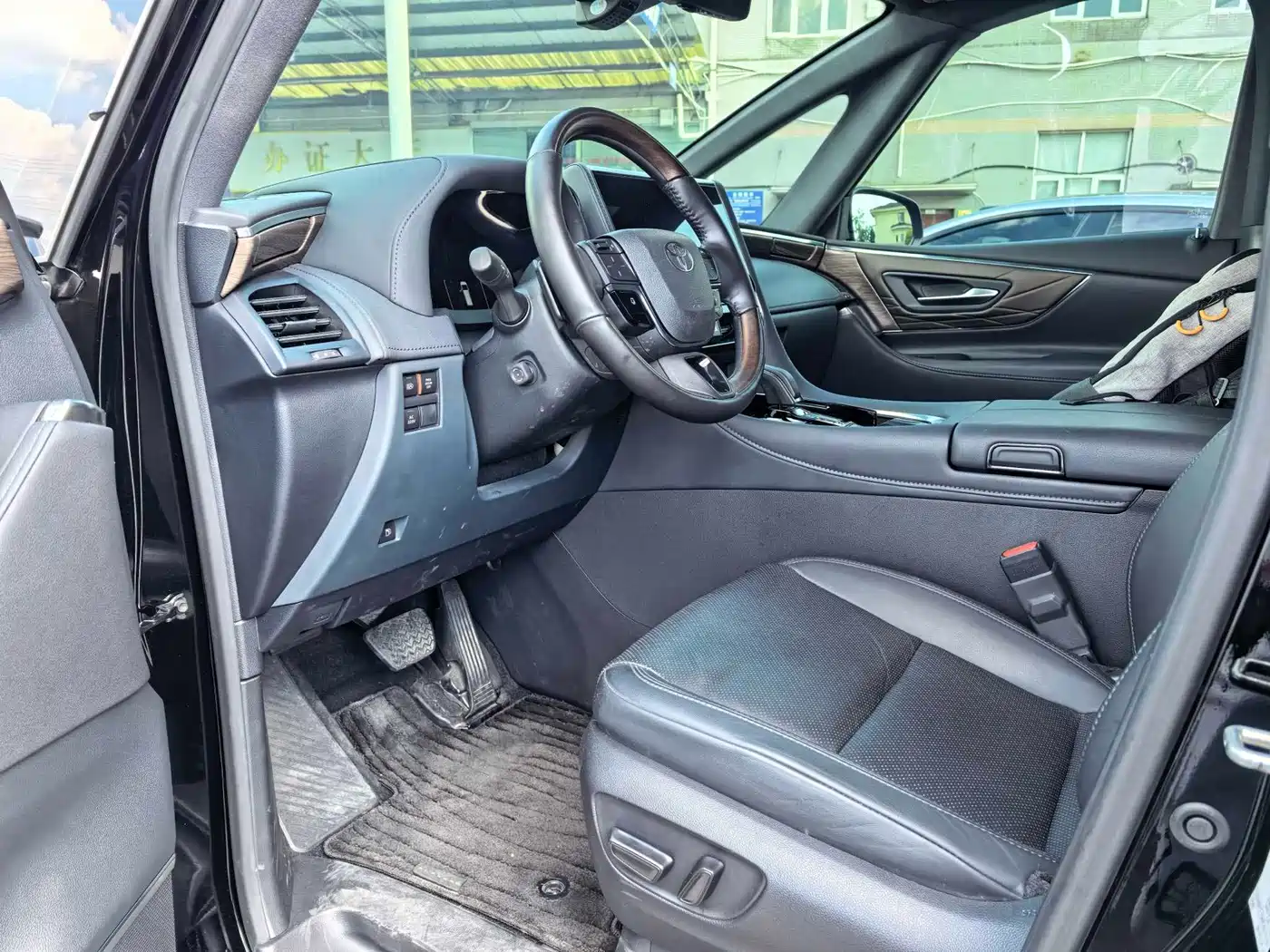 Toyota Alphard 2025 2025 Hybrid 2.5L Ultimate Gold Edition