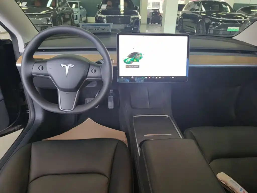 Фото 10 - Tesla Model 3