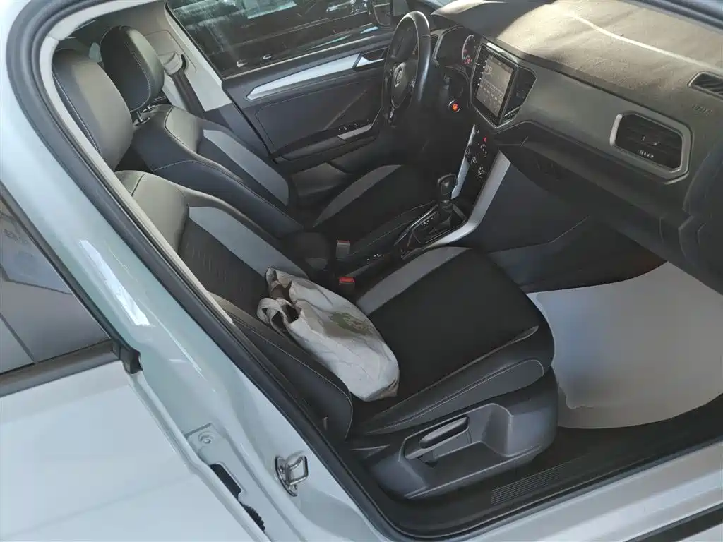 Volkswagen T-ROC 2018 230TSI DSG 2WD Progressive China V фото 21