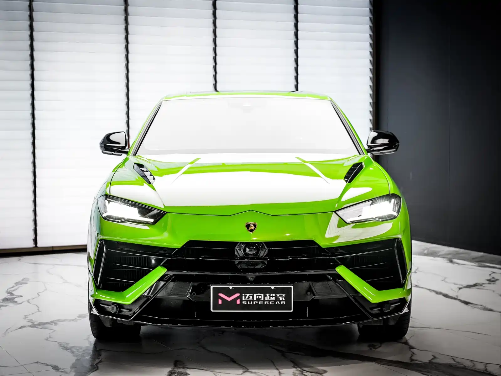 Фото 3 - Lamborghini Urus