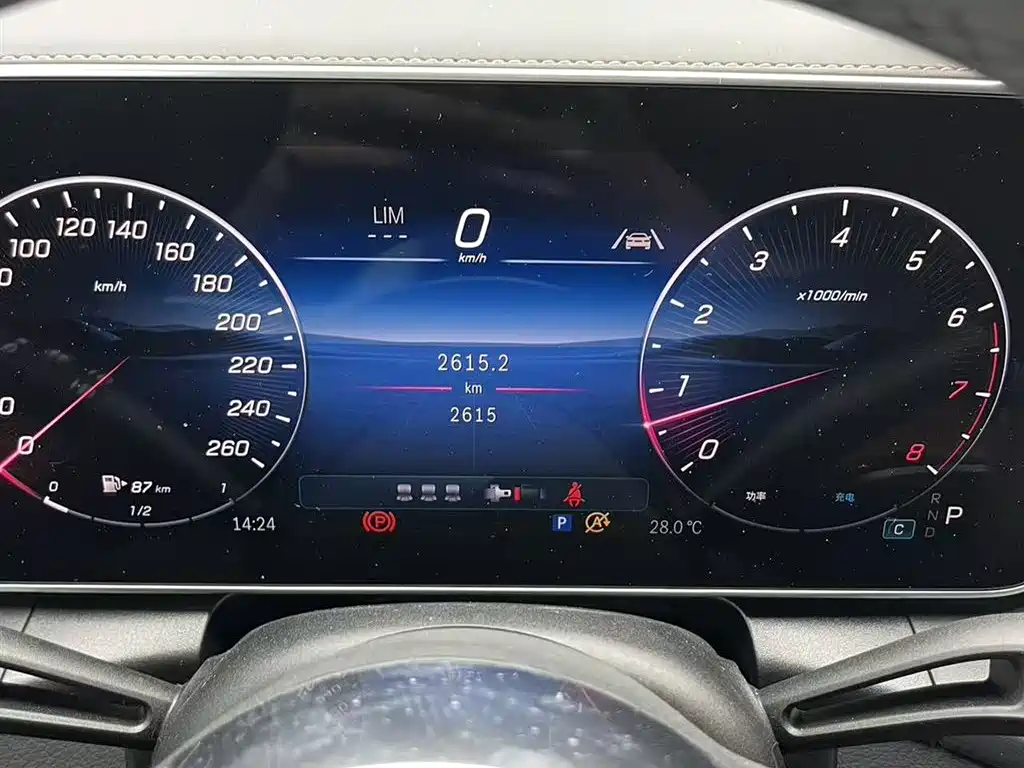 Mercedes-Benz GLC 2026 GLC 260 L 4MATIC Classic Edition фото 4