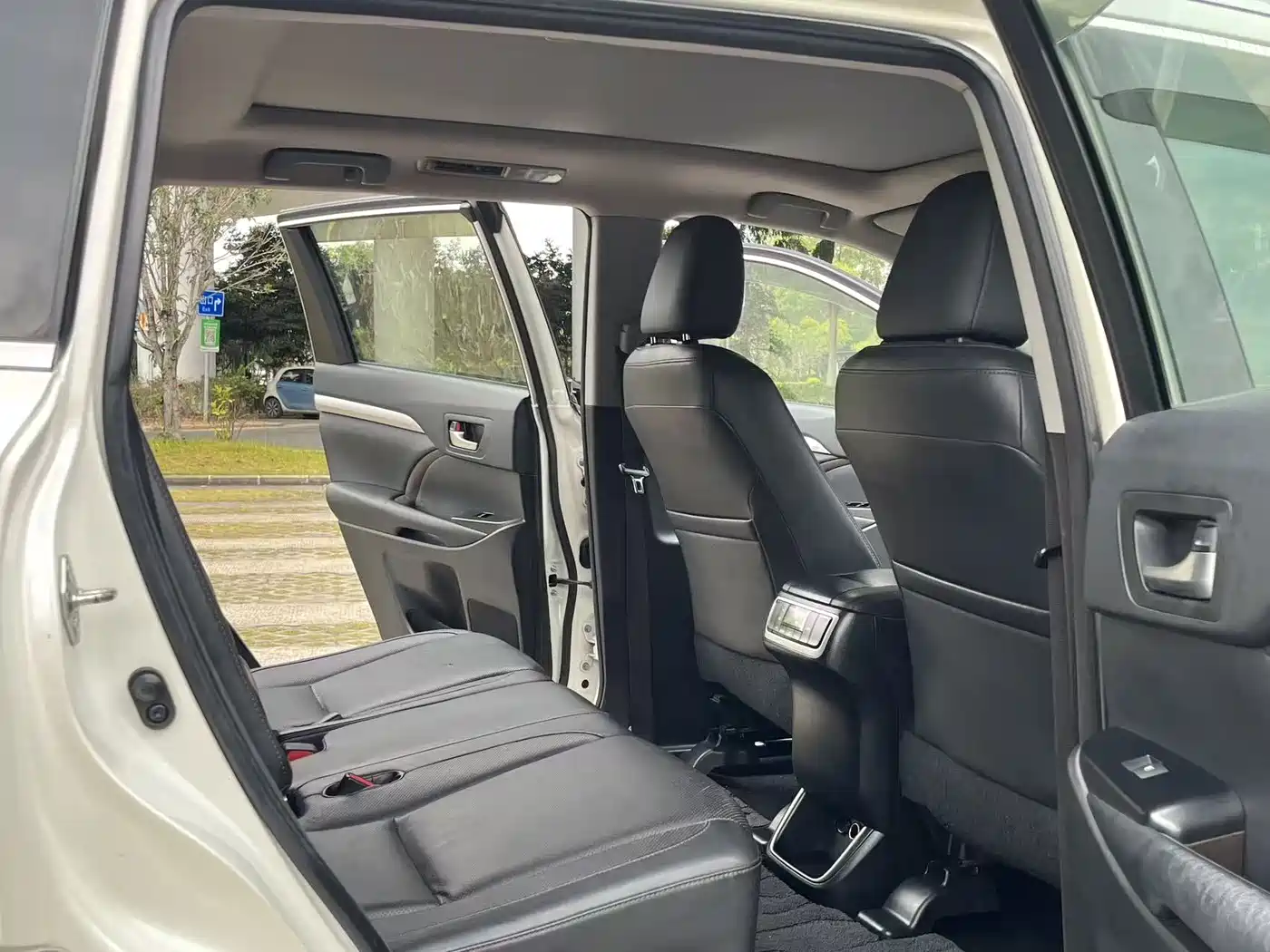Toyota Highlander 2015 2.0T FWD Luxury Edition 7-seater фото 8