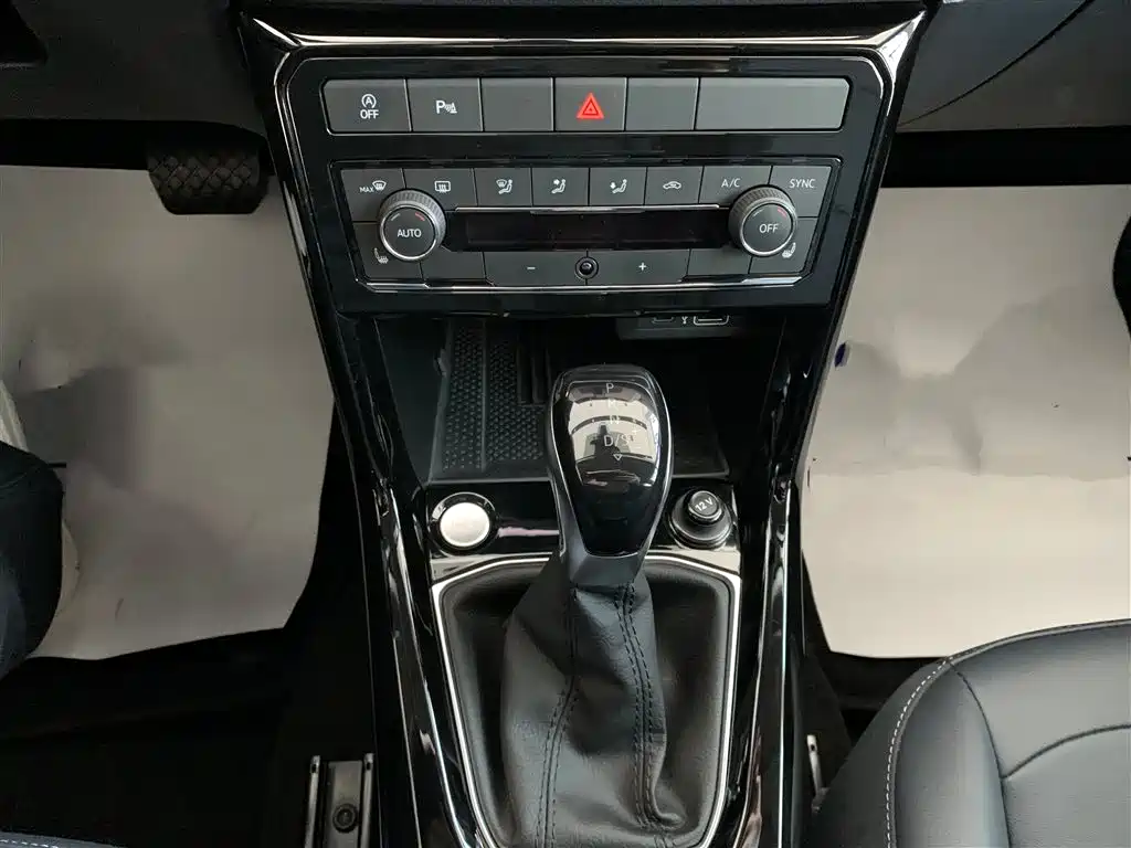 Volkswagen Tharu 2025 New Edge 300TSI Enjoyment Edition фото 7