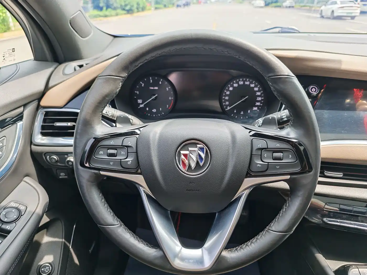 Фото 12 - Buick Enclave