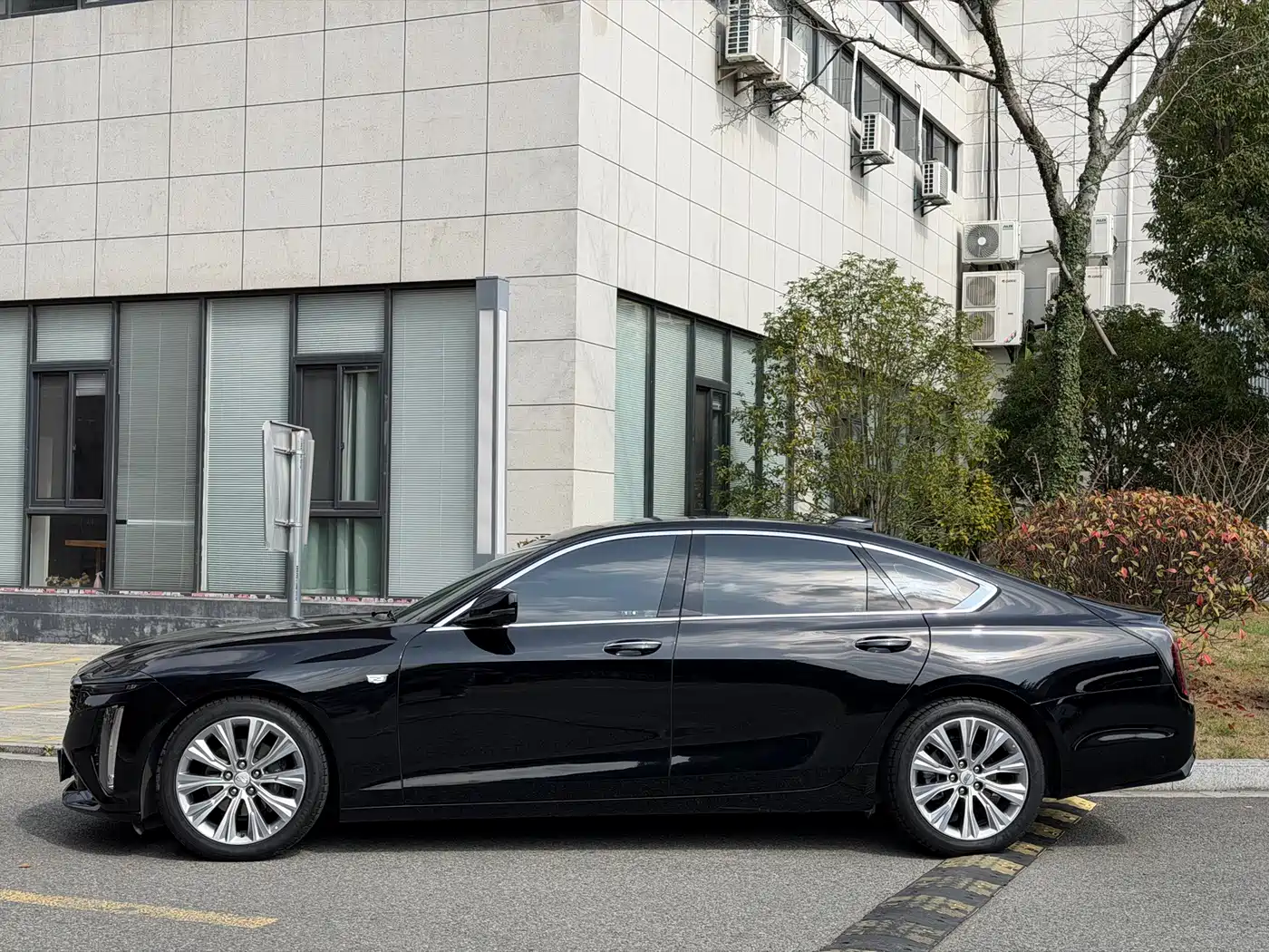 Cadillac CT6 2023 28T Premium Model фото 4