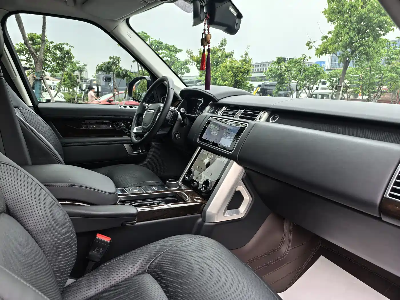 Land Rover Range Rover 2021 3.0 L6 Heritage Extended Classic Edition фото 12