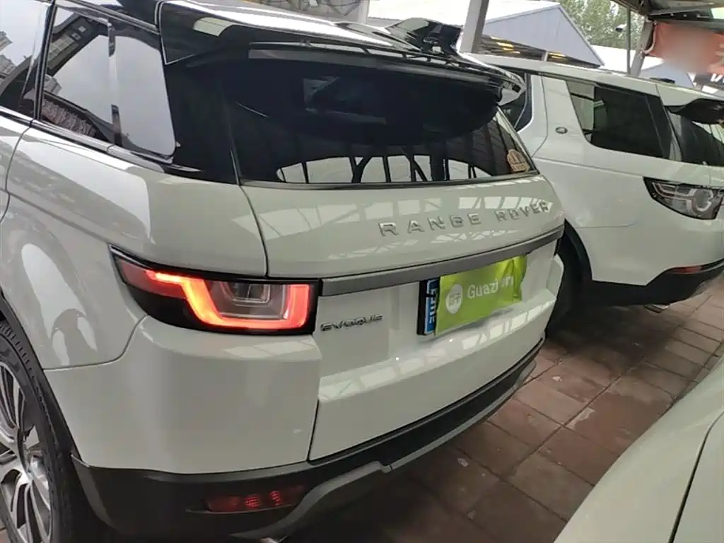 Land Rover Range Rover Evoque 2017 2.0T British Style Edition фото 6