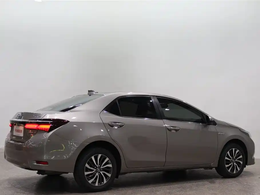Toyota Corolla 2017 Facelift Hybrid 1.8L E-CVT Leading Edition фото 4