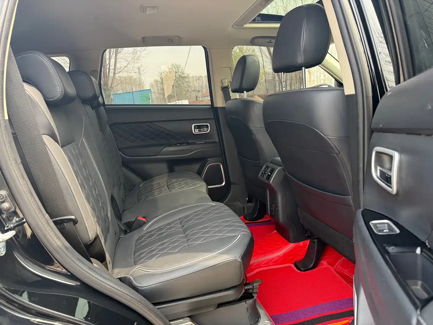 Mitsubishi Outlander 2021 2.4L 4WD Deluxe Edition 7-Seater фото 12