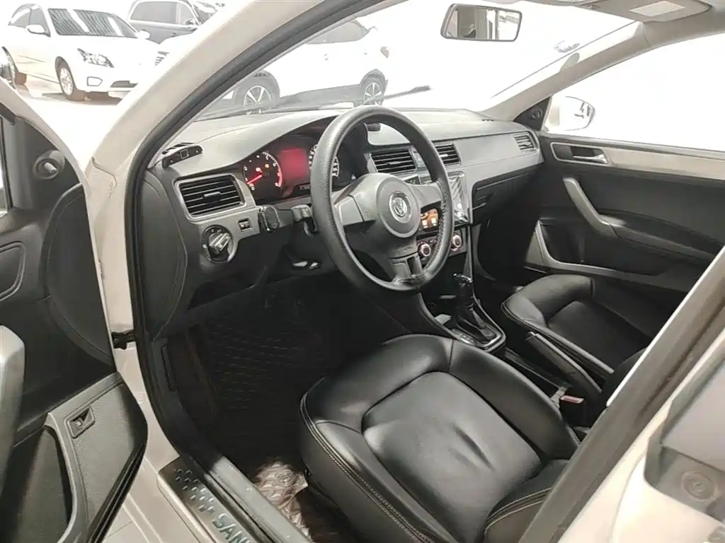Volkswagen Santana 2015 1.6L Automatic Trend Edition фото 15