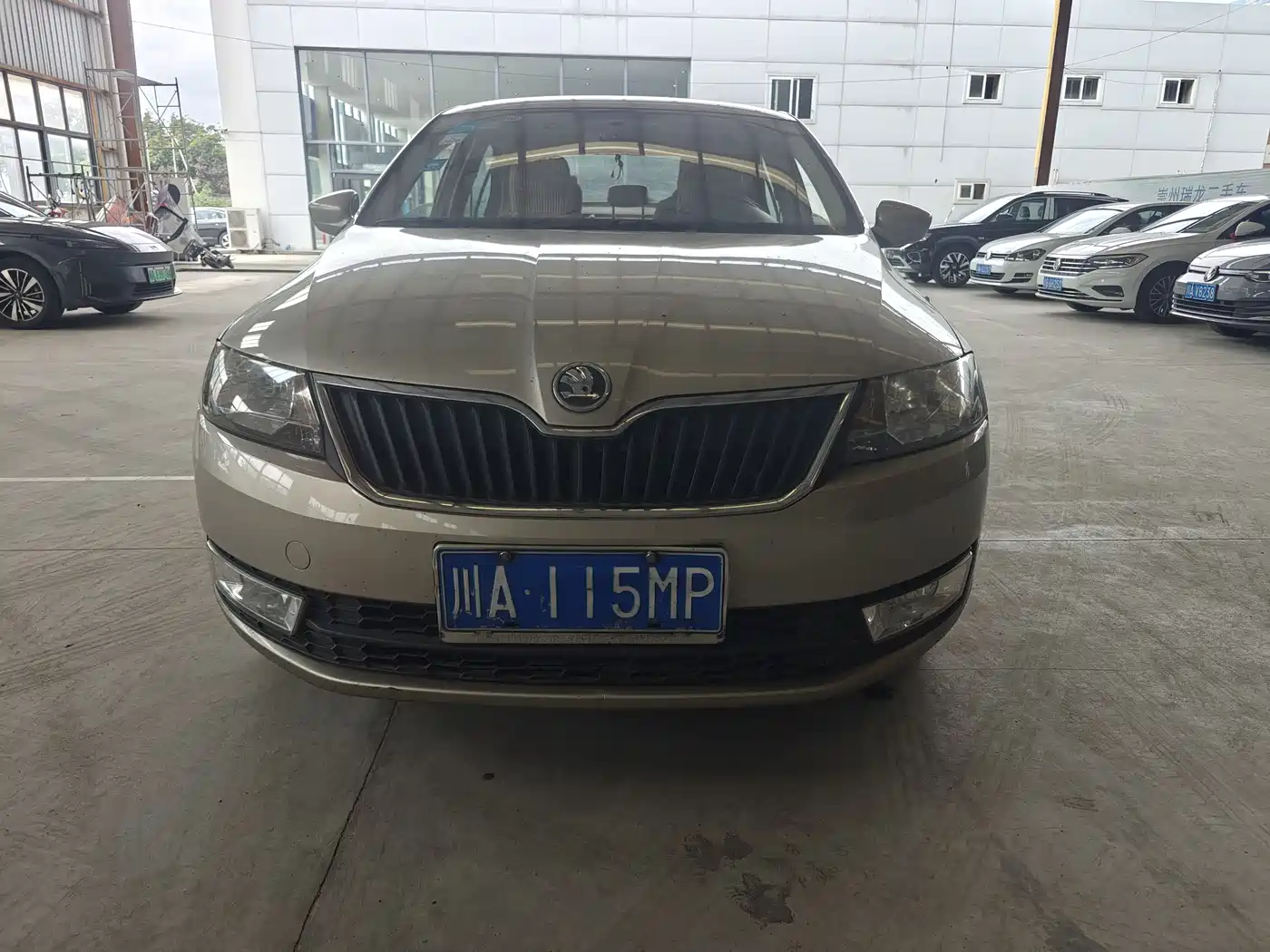 Škoda Rapid 2013 1.6L Manual Smart Selection фото 2