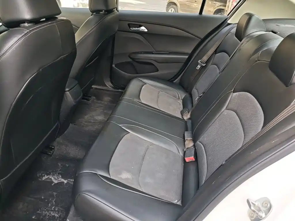 Photo 17 - Chevrolet Cavalier