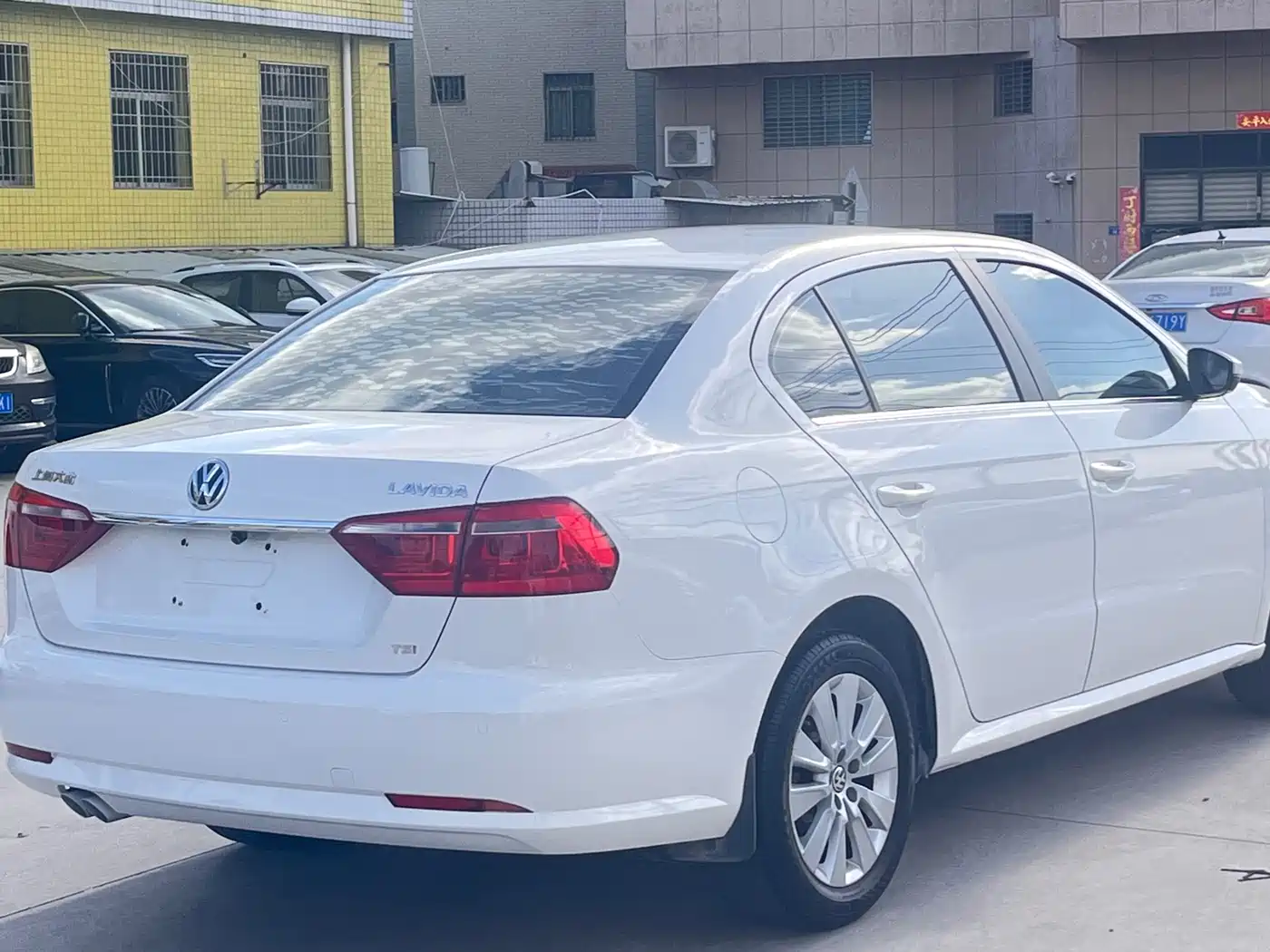 Volkswagen Lavida 2013 Facelift 1.4TSI DSG Comfort фото 4