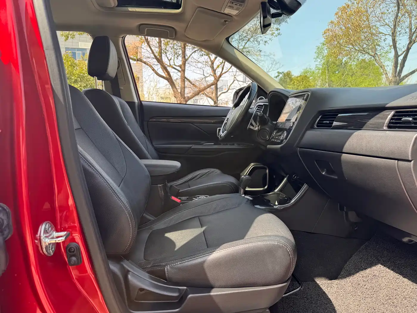 Mitsubishi Outlander 2016 2.4L 4WD Luxury Edition 7-seater фото 19