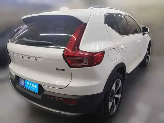 Volvo XC40 2025 B4 AWD Smart Elite Luxury Edition — фото 2