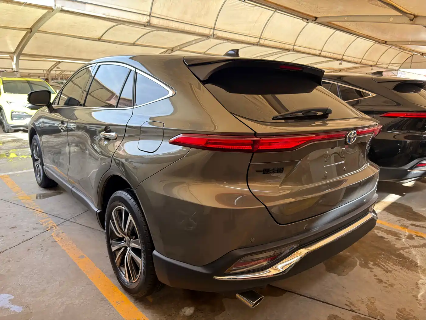 Toyota Lingfang HARRIER 2022 Hybrid 2.5L CVT 2WD Luxury Edition фото 8