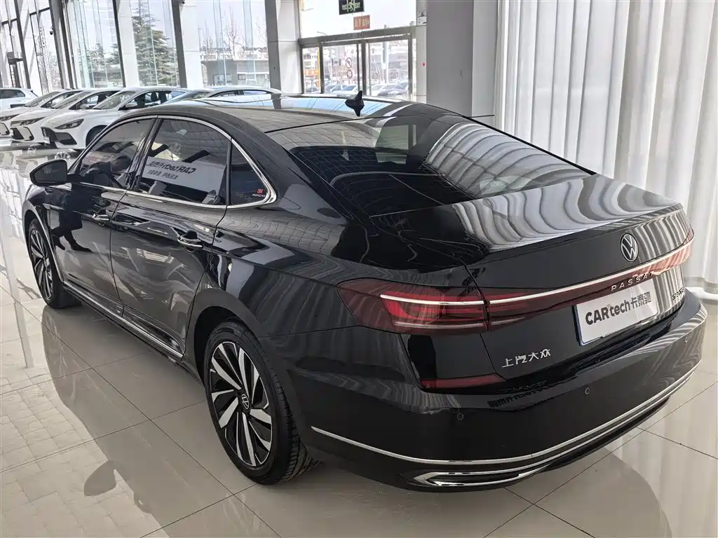 Volkswagen Passat 2024 380TSI Elite Edition фото 8
