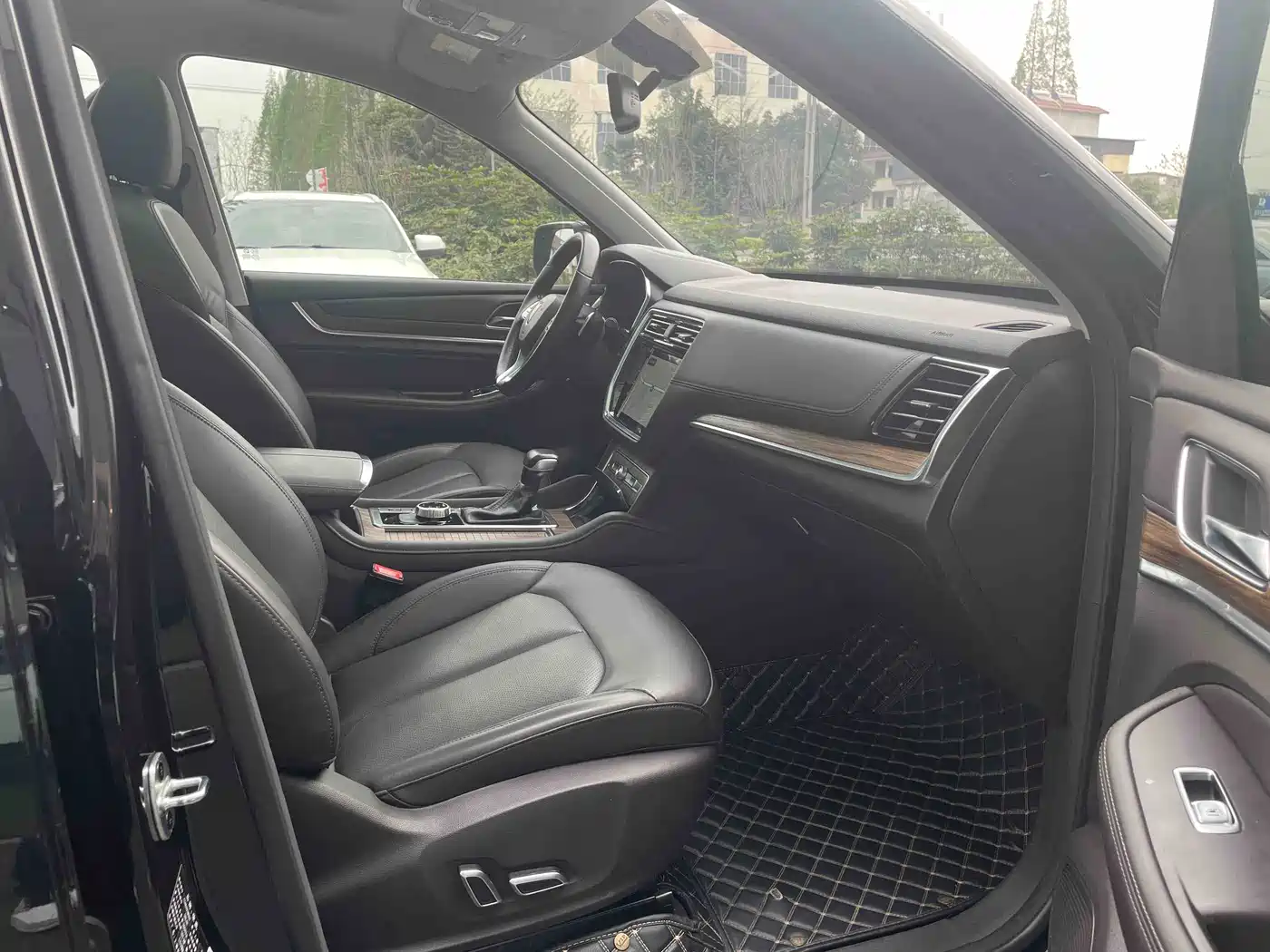 Roewe RX8 2019 2018 30T Smart Internet AWD Flagship Edition