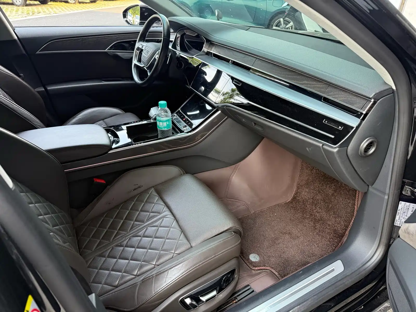 Photo 5 - Audi A8