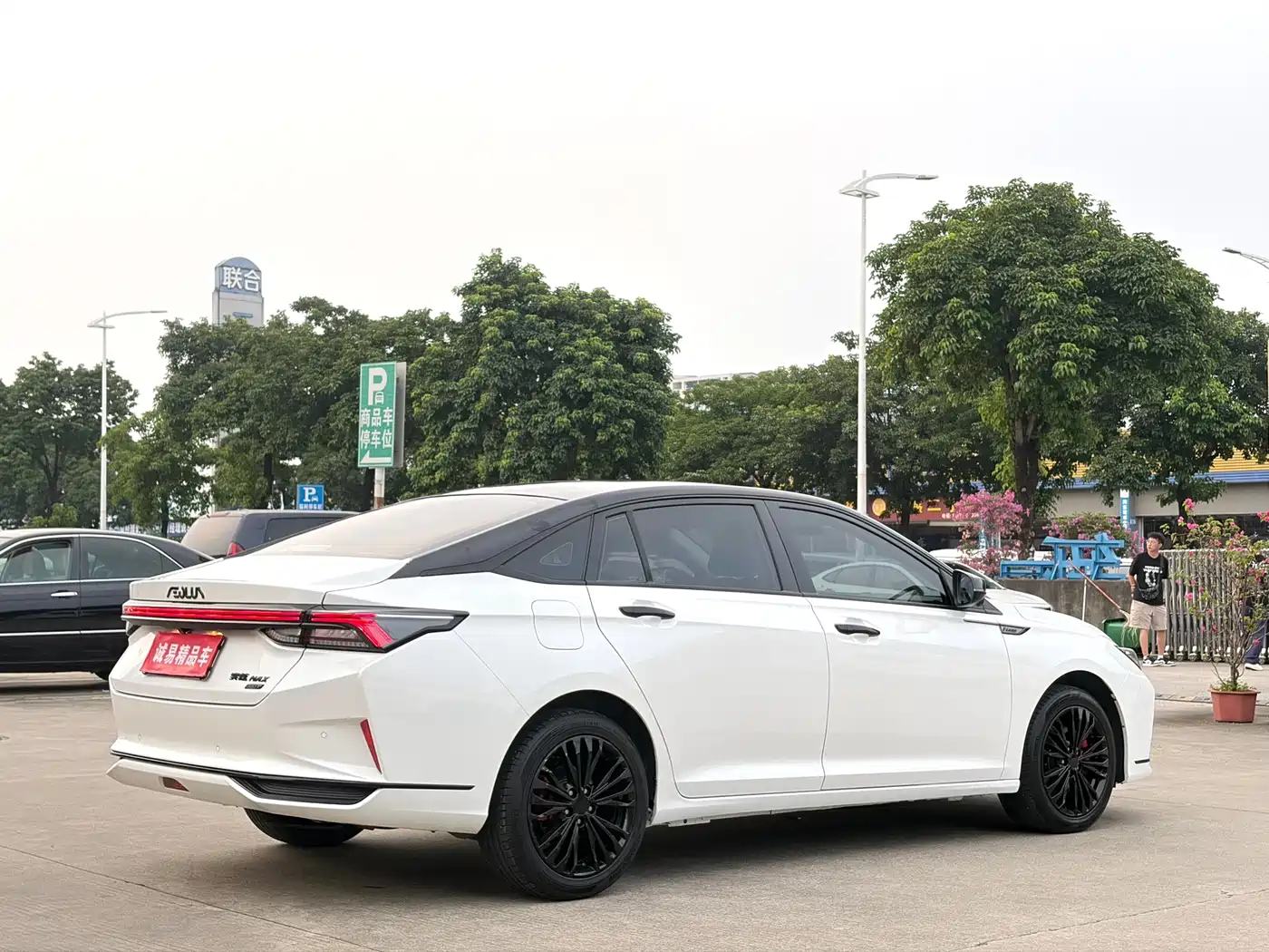 Dongfeng Aeolus Yixuan MAX 2022 2021 1.5T Super Cool Dad Edition