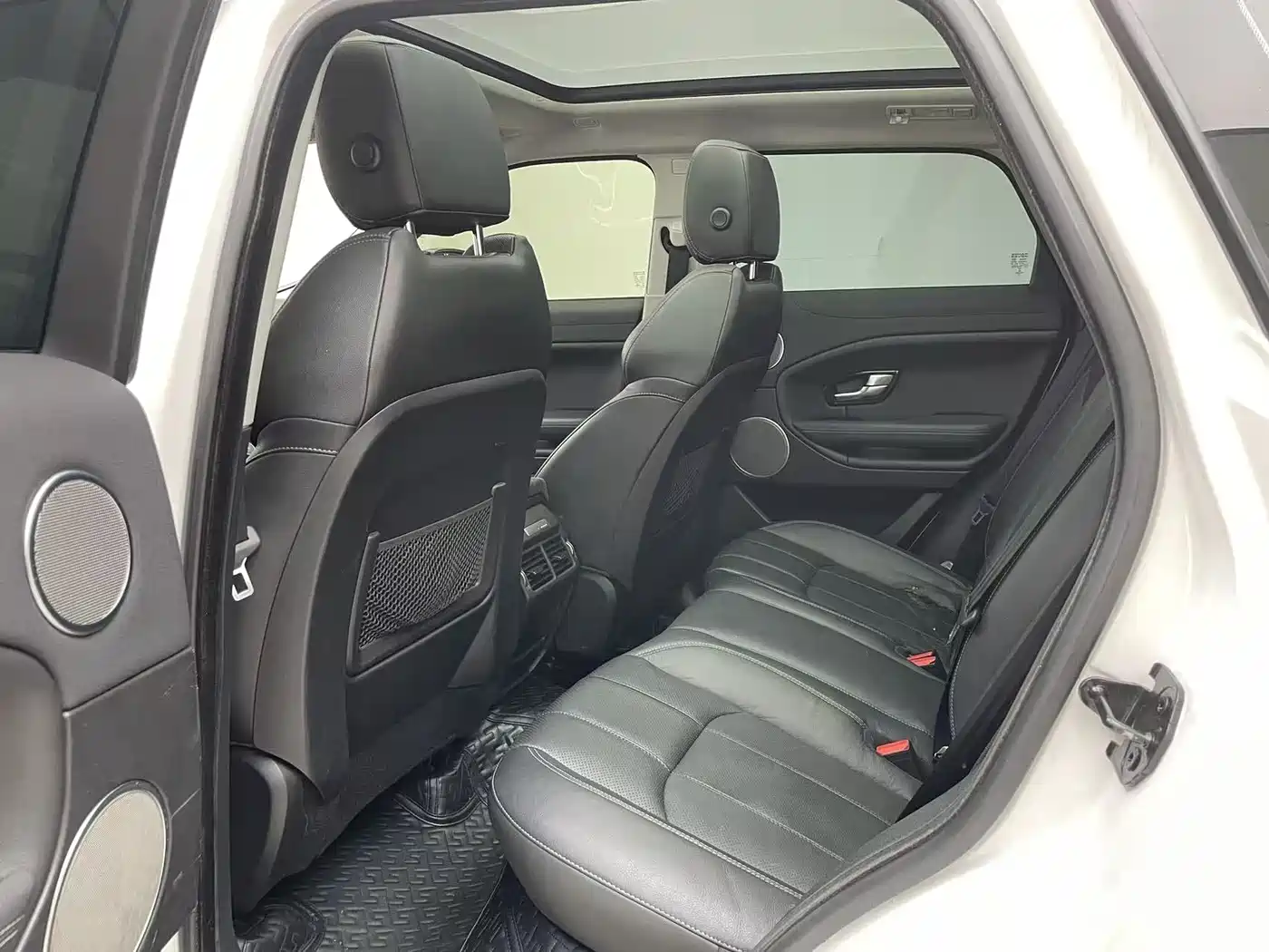 Land Rover Range Rover Evoque 2018 240PS SE DYNAMIC Smart Edition фото 8