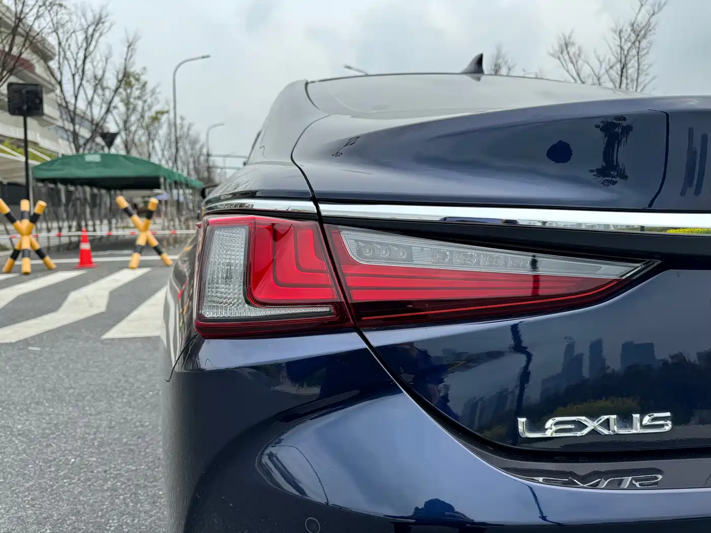 Lexus ES 2023 200 Excellence Edition фото 10