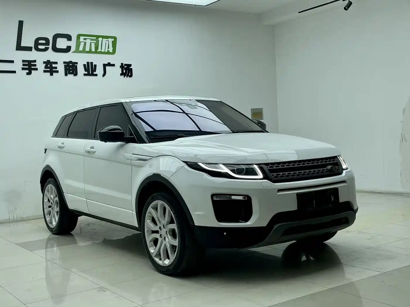 Land Rover Range Rover Evoque 2018 240PS SE DYNAMIC Smart Edition фото 2