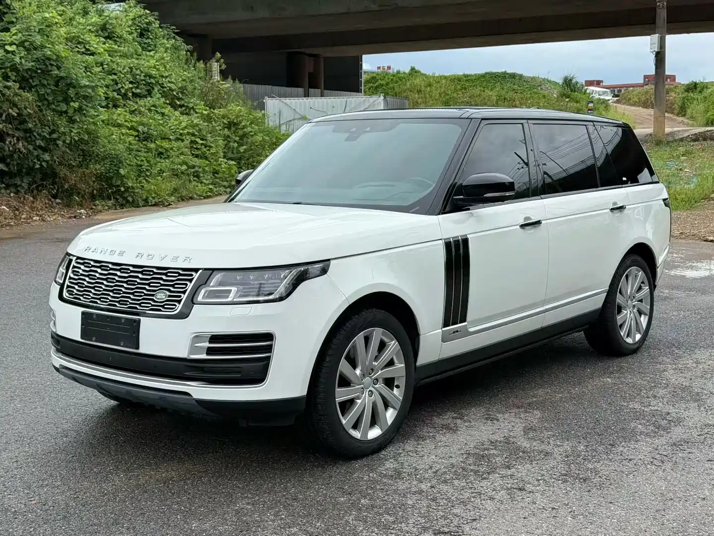 Photo 1 - Land Rover Range Rover