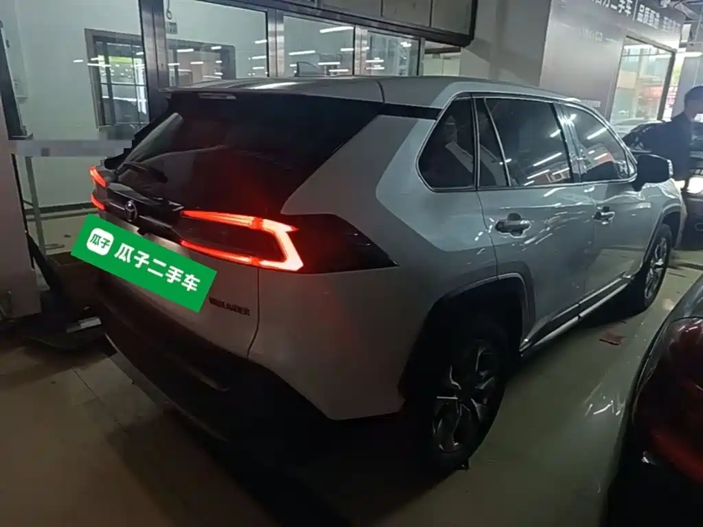 Toyota Wildlander 2023 2.0L CVT FWD Urban фото 7