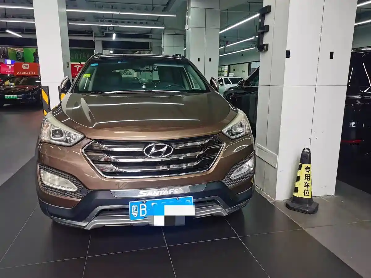 Hyundai Santa Fe 2013 2013 Facelift 2.4L Automatic 4WD Smart
