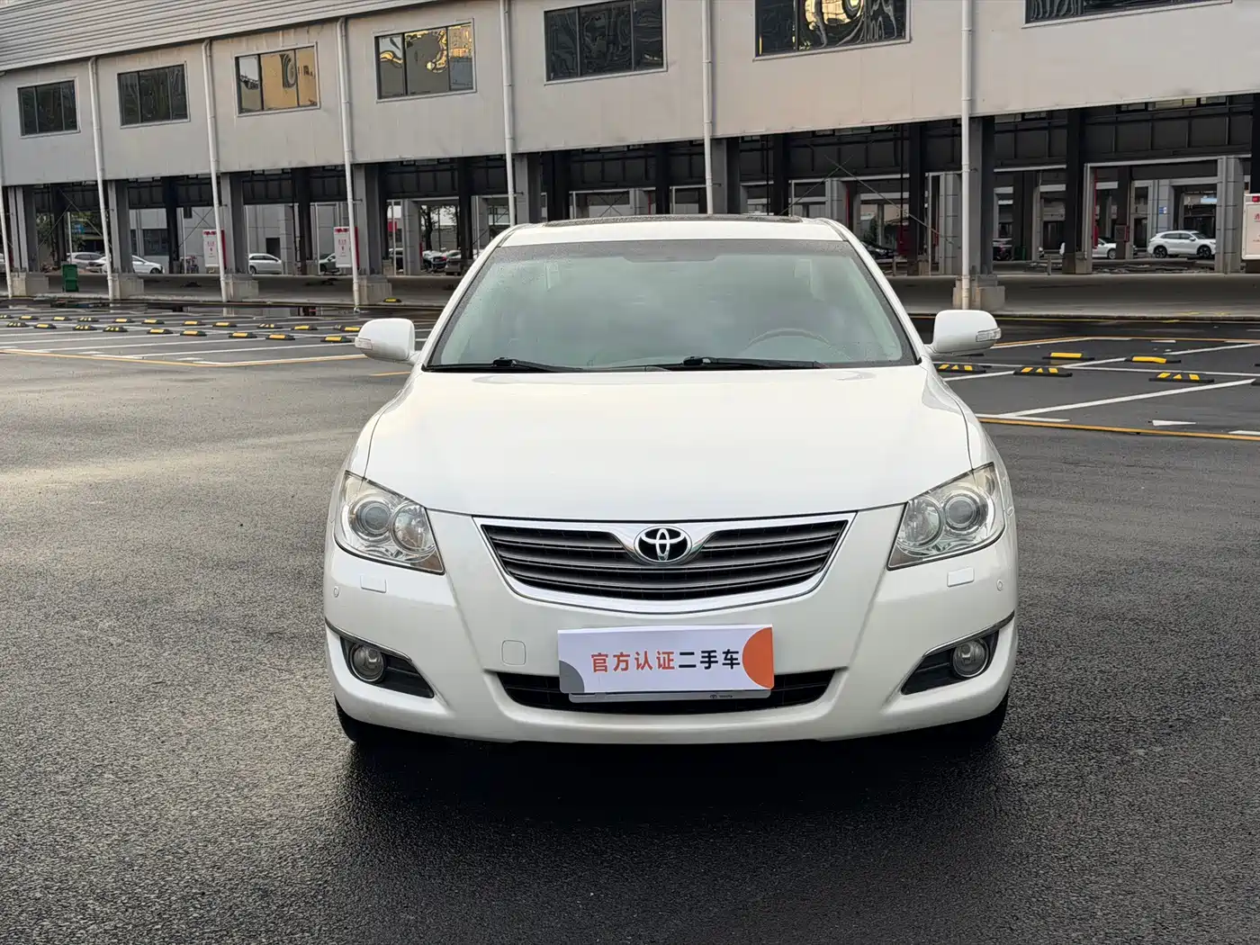 Фото 2 - Toyota Camry