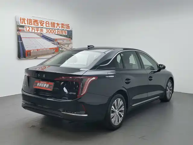 Hongqi E-QM5 2022 431km Charging Enjoyment Edition — фото 2